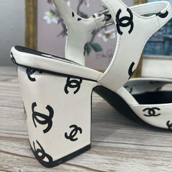 Chanel 22S White Black Lambskin CC Logo Platform Strap Block Heel Sandal 37 - Picture 10 of 11